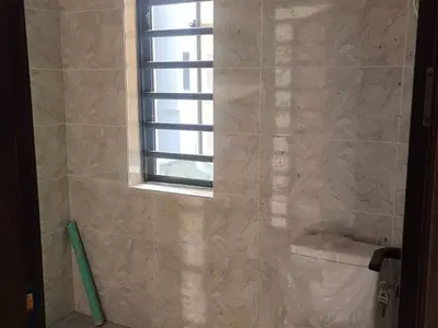 Spacious 2 Bedroom Flat Upstairs.