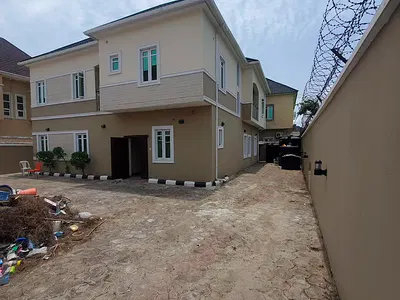 5 Bedrooms Fully Detached