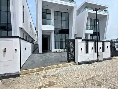 Stunning 5 Bedroom Detached Duplex