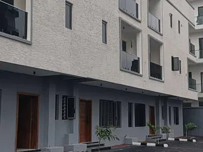 Contemporary 4 Bedroom Terraced Duplex with BQ
