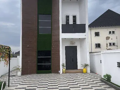 Very Sharp 4 Bedroom Detached Duplex with Pool