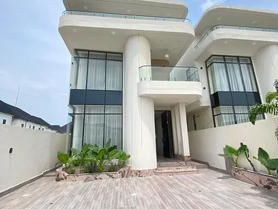 Newly Built 5 Bedroom Luxurious Detached Smart House with BQ &cinema