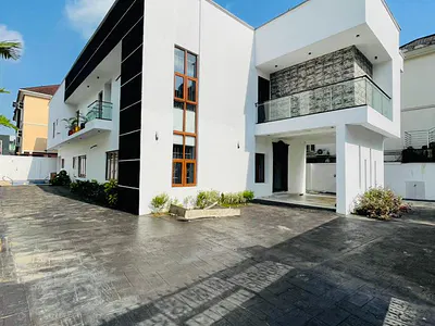 Stunning 6 Bedroom Fully Detached Duplex Plus BQ