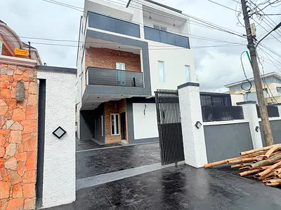 Newly Built 5 Bedroom Fully Detached Duplex with a Room BQ