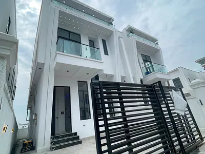 Luxurious 4 Bedroom Semi Detached with BQ