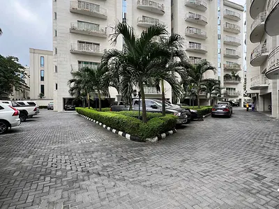 Fully Serviced 4 Bedroom Apartment with Pool, Gym and Elevator