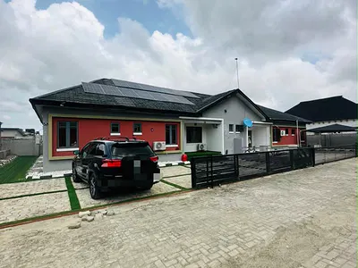 Good Deal ! 3 Bedroom Semi Detached Bungalow
