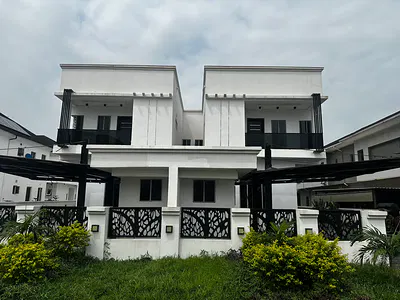 Elegant 5 Bedroom Smart Home Duplex