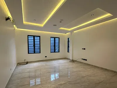 Luxury 4 Bedroom En-Suite Serviced Terraced Duplex