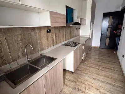 Spacious 2bedroom Flat Upstairs