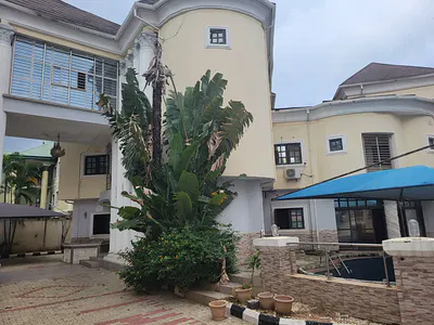 Spacious 10 Bedroom Mansion