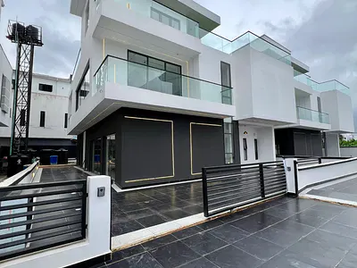 Gorgeously Finished Luxury 5 Bedroom Fully Detached Duplex with Swimmi