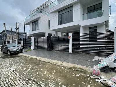 Luxury 5bedroom Fully Detached Duplex