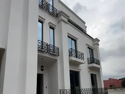 Contemporary 7 Bedrooms Villa