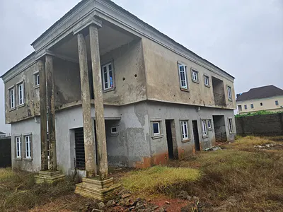 Uncompleted Luxurious 6 Bedroom Duplex