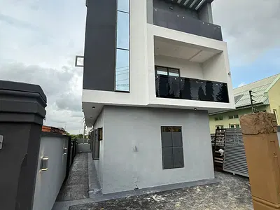 Fully Finished 5 Bedroom Detached Duplex