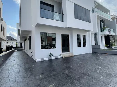 Stunning Newly Built 5bedroom with Pool and BQ