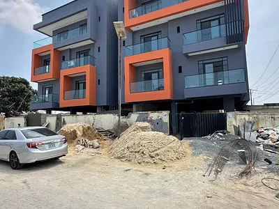 Luxury 2 Bedroom Flat with Swimming Pool and Elevator