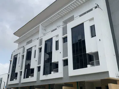 Lovely 4 Bedroom Duplex with All Rooms Esuite