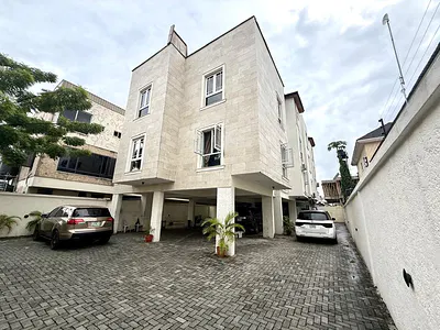 Luxury 3bedroom Apartment