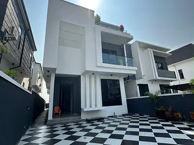 Luxurious 5 Bedroom Fully Detached with BQ and Swimming Pool