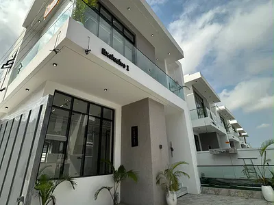 Luxurious 4 Bedroom Fully Detached with BQ and Swimming Pool