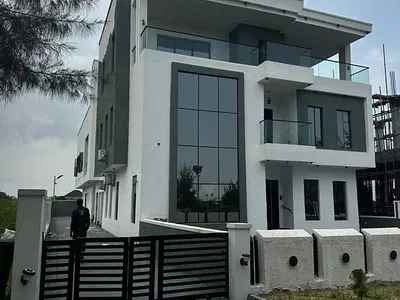 Standard 3 Bedroom Apartments with Solar