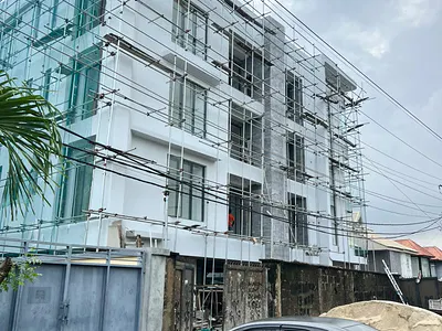 Spacious 2 Bedroom Apartment with Swimming Pool, Gym & Elevator