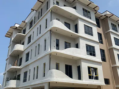 Aesthetically Pleasing 2 Bedroom Apartment with an Elevator and a Pool