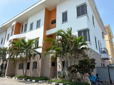 Luxury Serviced 4 Bedroom Terraced Duplex with BQ