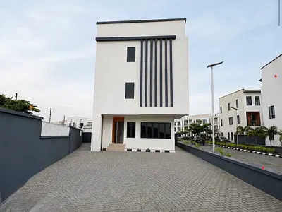 Luxury 5 Bedroom Fully Detached Duplex