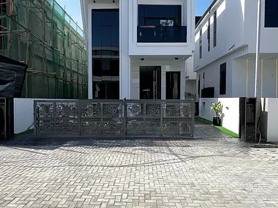 Five Bedroom Duplex with Swimming Pool