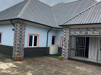 A Clean Three Bedroom Flat