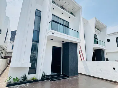Elegant 4-Bedroom Detached Duplex with Pool