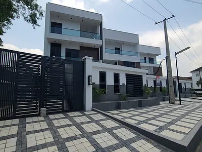 5 Bedroom Duplex with a BQ,