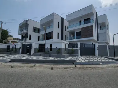 Luxurious 5bedroom Fully Detached Duplex