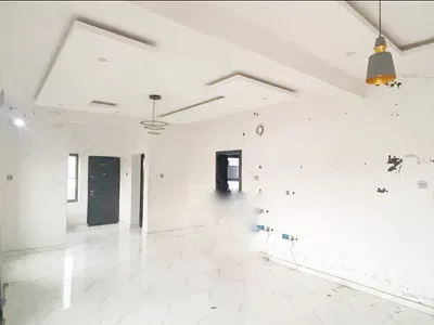 A Well Maintained 2 Bedroom Flat