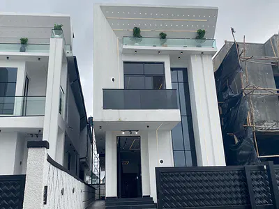 Luxury 5 Bedroom Duplex