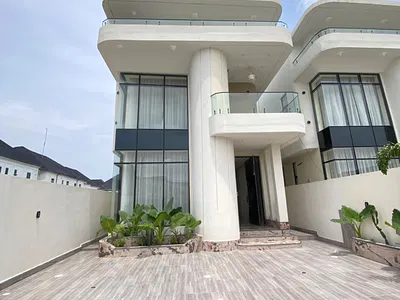 Newly Built 5 Bedroom Luxurious Detached Smart House with BQ &cinema
