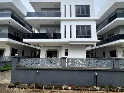 6 Bedroom Detached Duplex