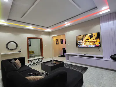 3 Bedroom Luxurious Apartment with Balcony