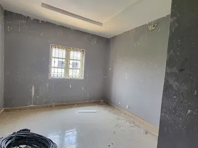 Newly Renovated Shares Apartment