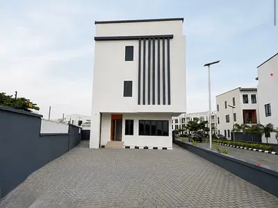 Well Finished Luxury 5 Bedroom Fully Detached with BQ