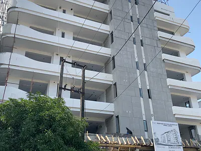 Lovely 3 Bedroom Apartment with a BQ, Pool, Gym, Elevator