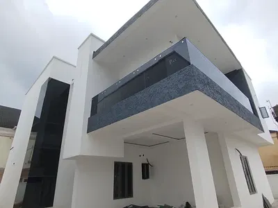 Spacious 4 Bedroom Detached Duplex with a BQ