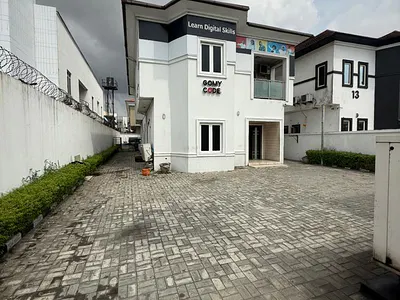 Well Maintained 5 Bedroom Detached Duplex with 2 Rooms BQ & Pool