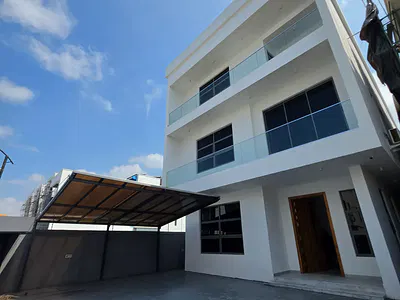 Waterfront 5 Bedroom Fully Detached Duplex with Pool