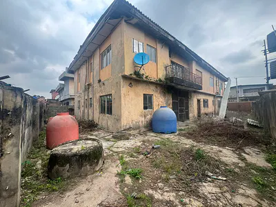A Demolishable Structure on a Full Plot