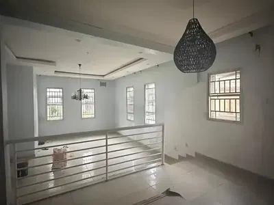 Well Maintained 5 Bedroom Terrace Duplex with BQ