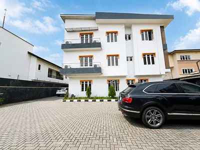 Block of 6 Flats with BQ